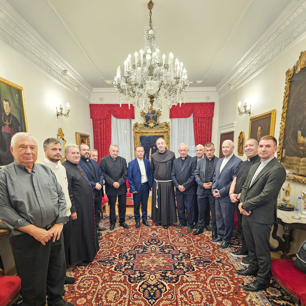 Mons. Mladen Vukšić posjetio Kotor